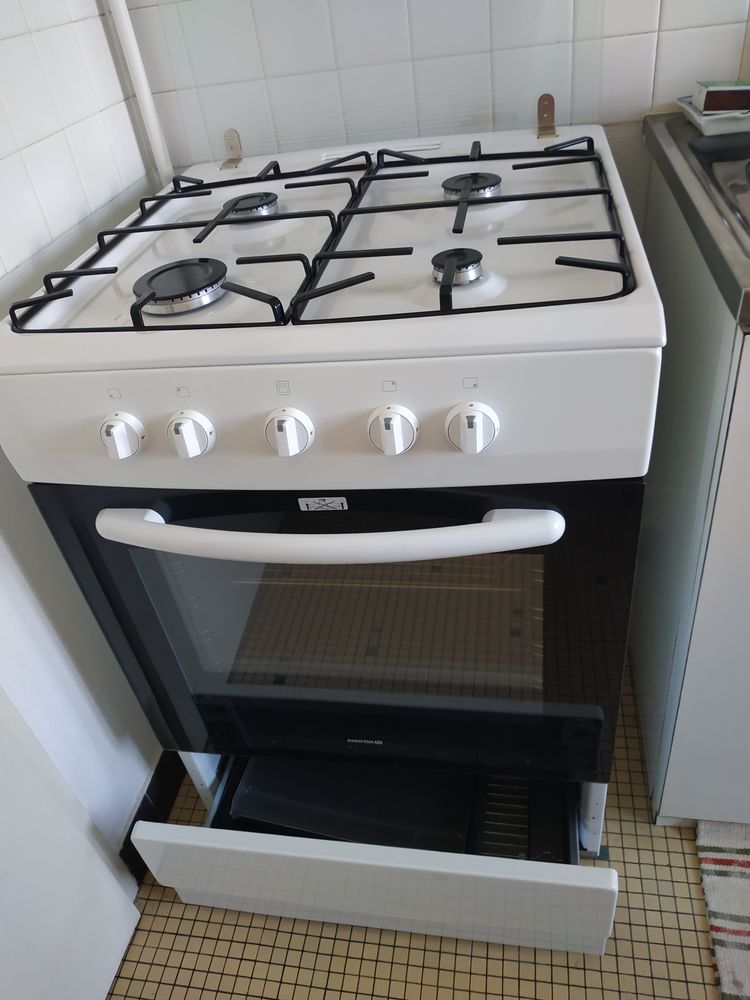 Gazini�re parfait �tat dot�e d'accessoires. 250 Nantes (44)