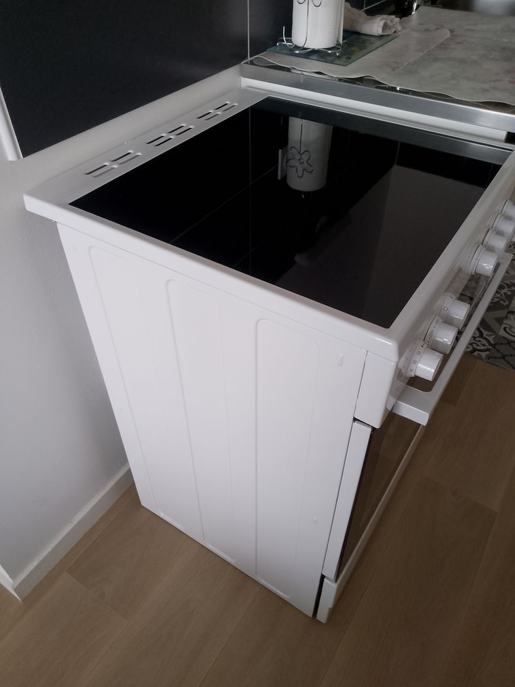 Gazini�re vitroc�ramique marque Beko 180 Les Sables-d'Olonne (85)