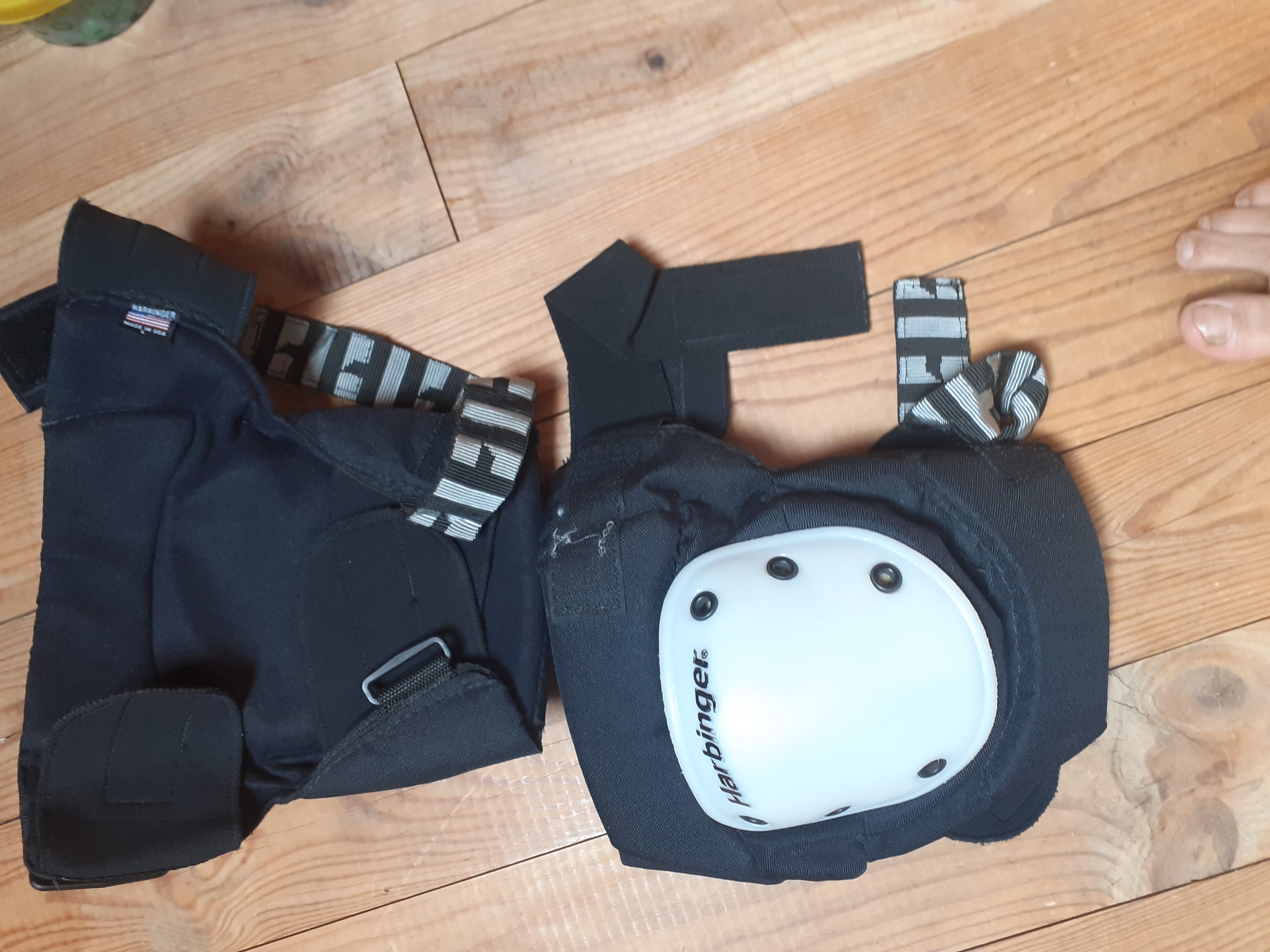 Genouill�res HARBINGER skateboard / BMX 90 La Charit�-sur-Loire (58)