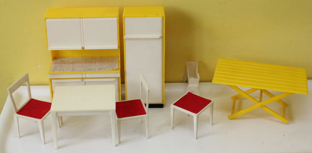 GERMANY Meubles Maison Poup�es vintage 70 cuisine formica 25 Issy-les-Moulineaux (92)