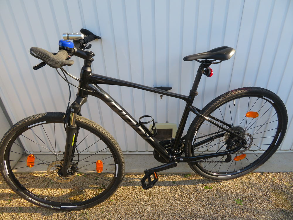 VTC GIANT - mod�le ROAM 2 DISC black - taille M 480 La Voulte-sur-Rh�ne (07)