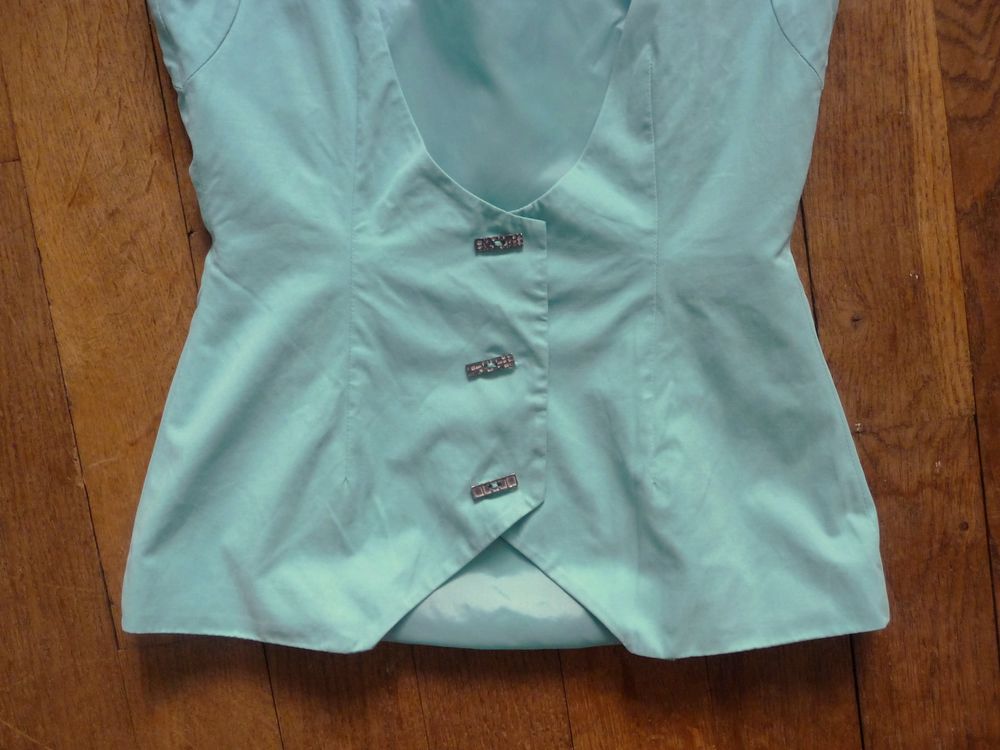 Top/ Gilet Bleu Turquoise sans manches- Biche de B�re 100 Paris 15 (75)