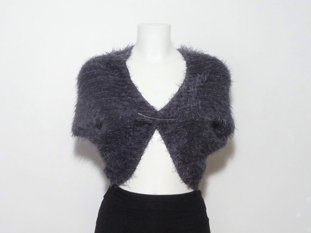 Gilet/ Bol�ro/ Veste Gris Fonc� � Longs Poils- Taille 38/40 12 Paris 15 (75)