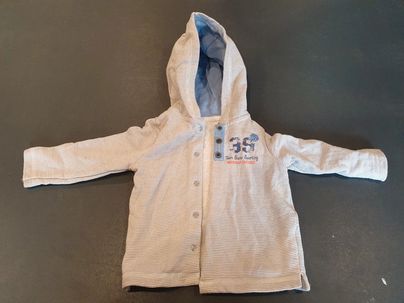 gilet � capuche � bouton pression - 12 mois 2 Aubvillers (80)