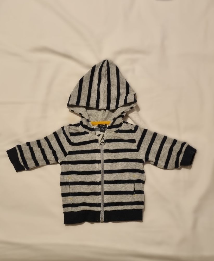 Gilet � capuche ray� gris & bleu marine ? Taille 3 mois ? Ki 3 Aix-les-Bains (73)