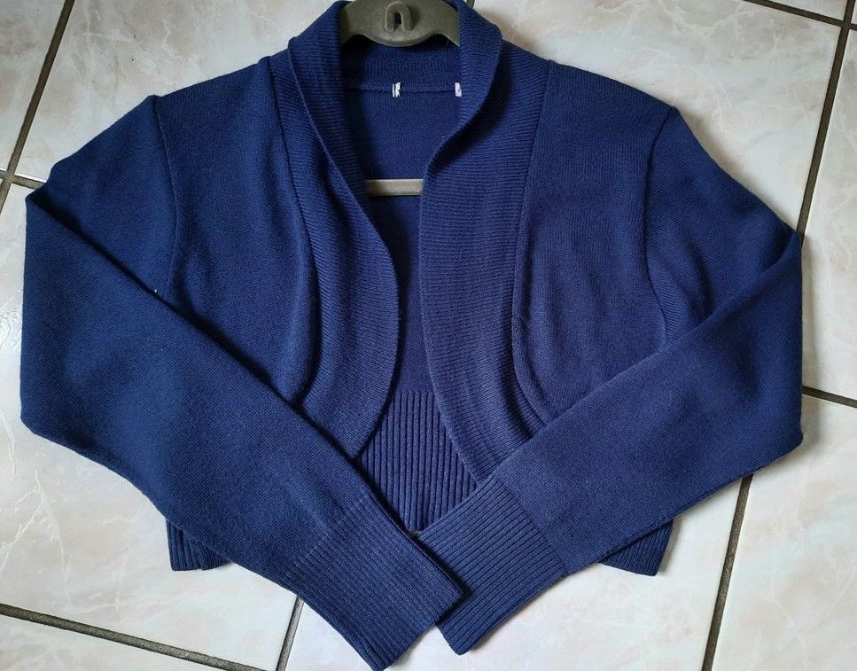 Gilet court bol�ro bleu marine doux T 38 - 40 - parfait �tat 10 Domart-en-Ponthieu (80)