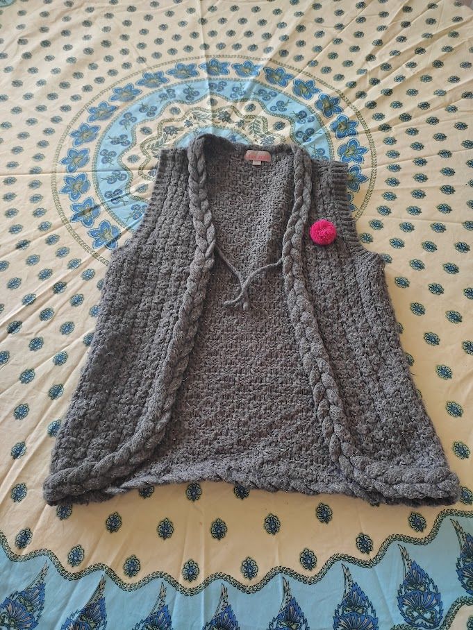 AN (29) - 12 ans ? Gilet gris   Lisa Rose  
1 Paris 13 (75)