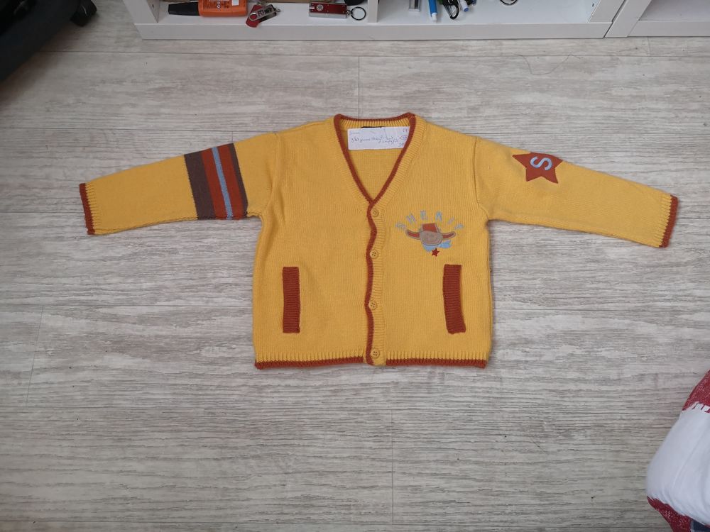 F 9 (37) - 3 ans - Gilet jaune Sh�rif  T.C.F.  3 Paris 13 (75)