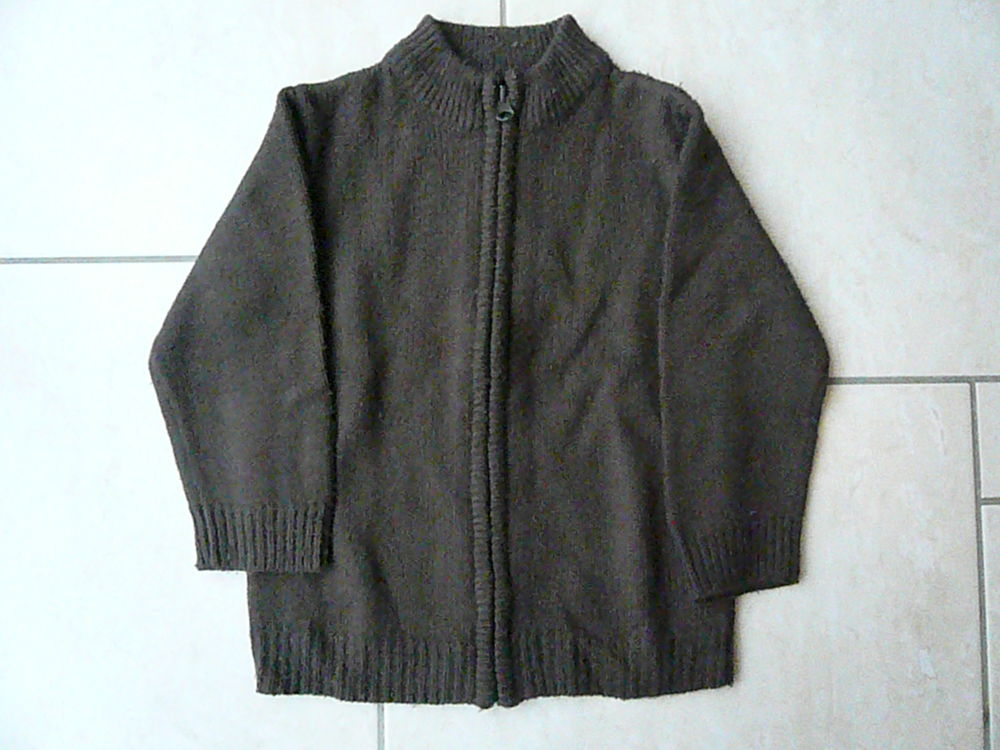 Gilet marron 4 ans (n�13) 5 Franqueville-Saint-Pierre (76)