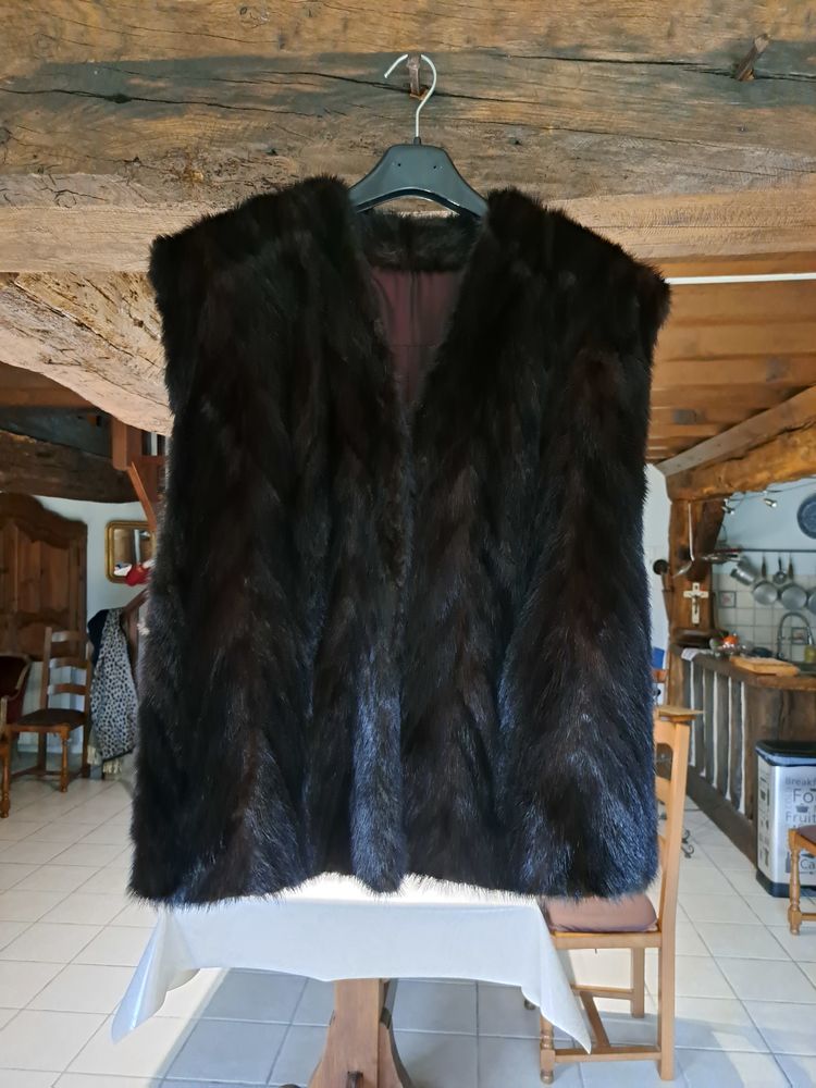 Gilet sans manches en vison. 0 La Fert�-Mac� (61)