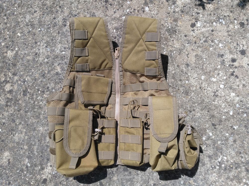 Gilet tactique molle avec poches (d�sert) 40 Cheval-Blanc (84)