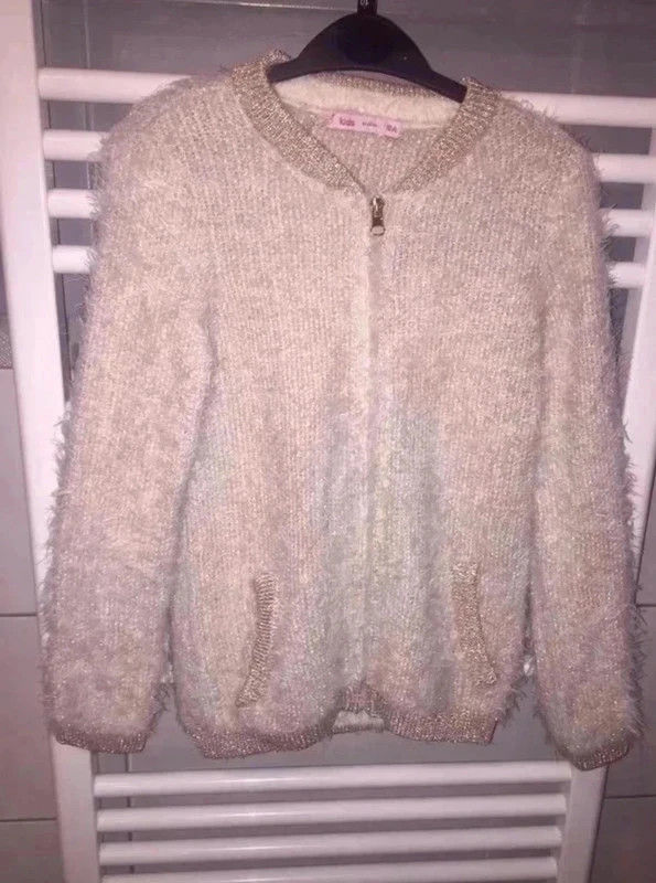 Gilet ou veste Gemo 12 ans neuve a 7 euros
7 Montr�al (32)