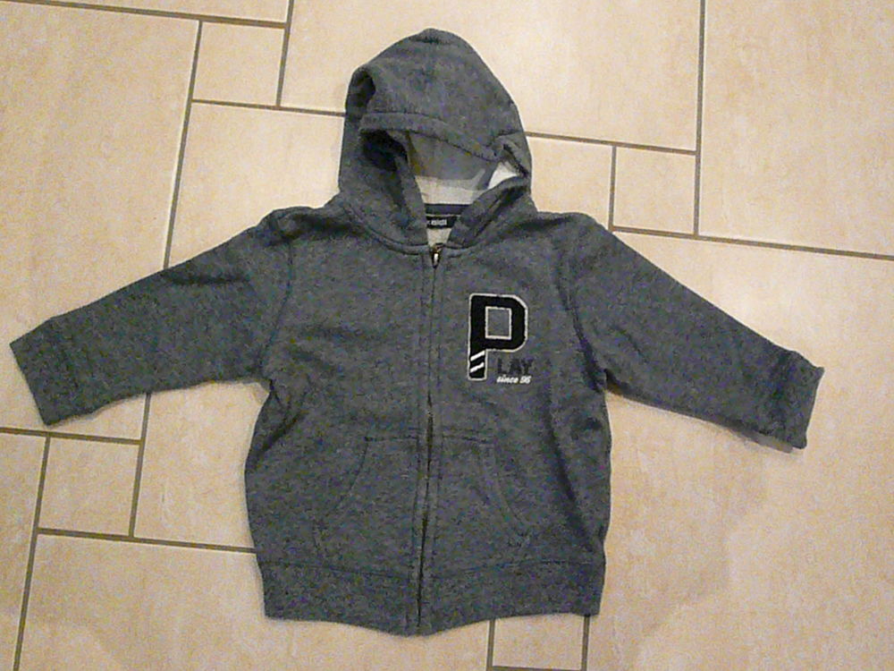 Gilet zipp� � capuche Okaidi36 mois 8 Franqueville-Saint-Pierre (76)