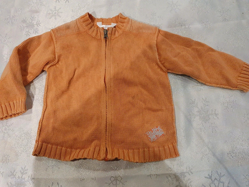 gilet zipp�
orange 
24 mois 
1 Aubvillers (80)