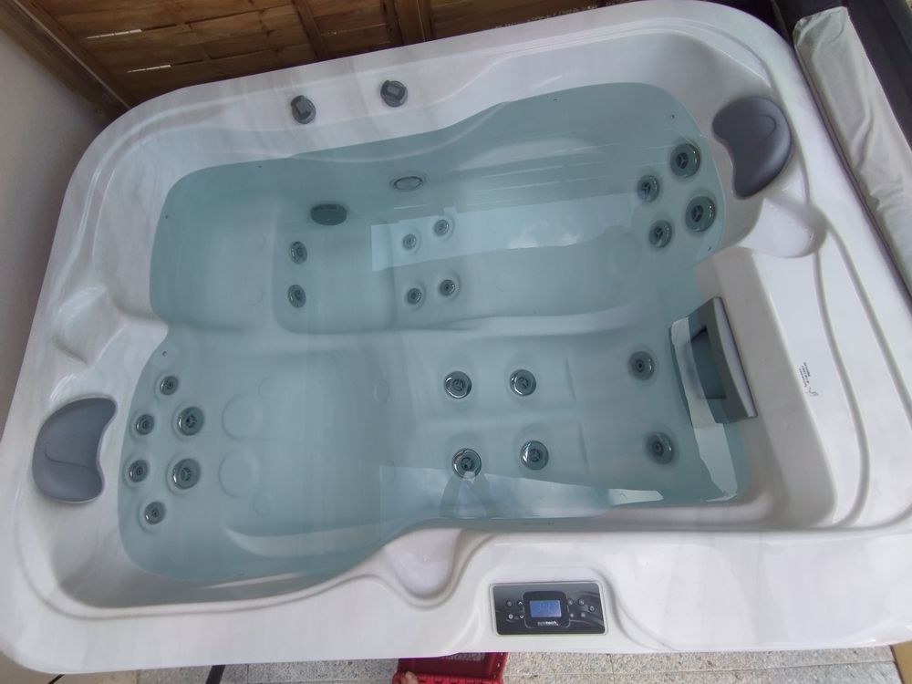 SPA  GIOVANNY RIBOLI SPA D .1, 
4900 Cr�on (33)