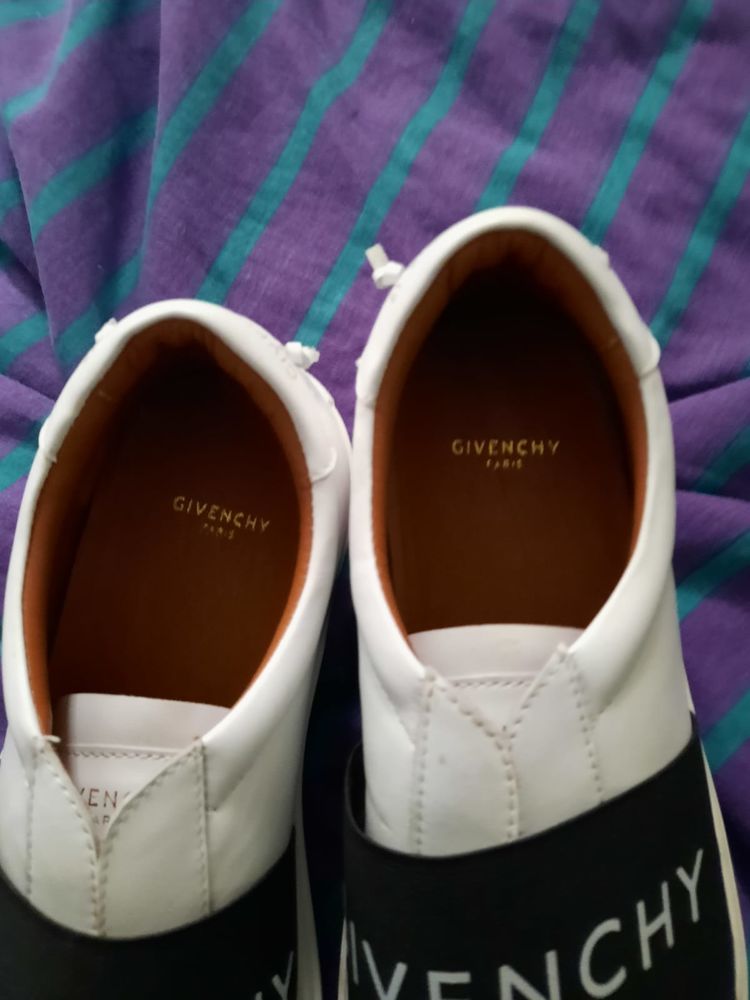 Givenchy taille 41 disponible imm�diatement 400 Ivry-sur-Seine (94)