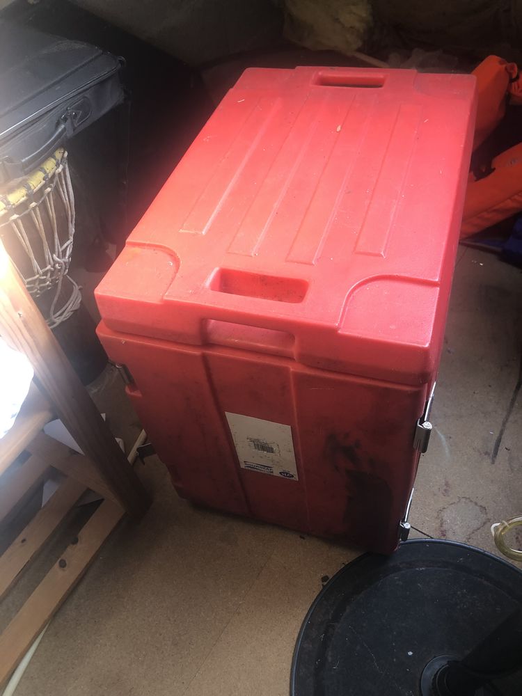 Glaci�re isotherme de pro 100 Guilers (29)