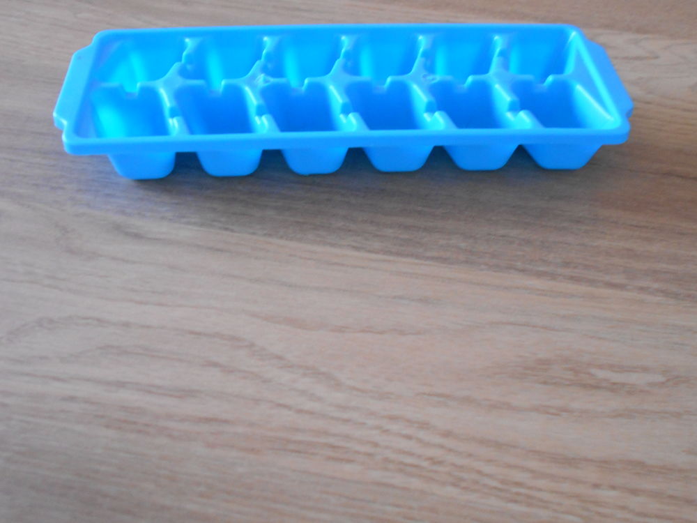 Bac � Gla�ons, pour 12 gla�ons, bleu, neuf 2 Retiers (35)