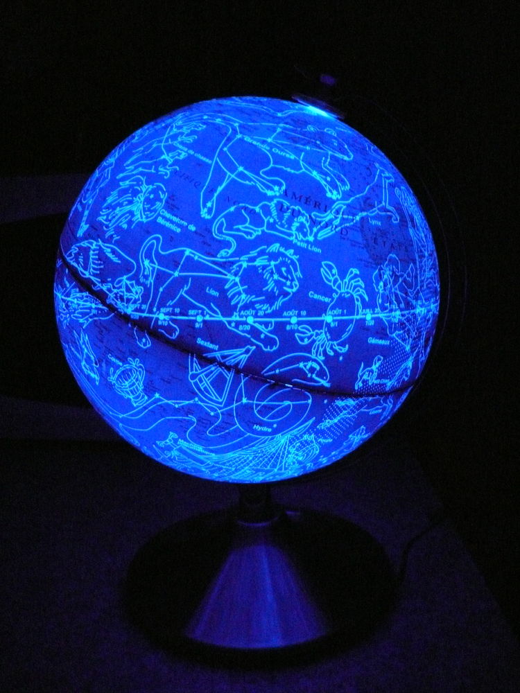 globe terrestre constellations.  28 Montigny-lès-Metz (57)