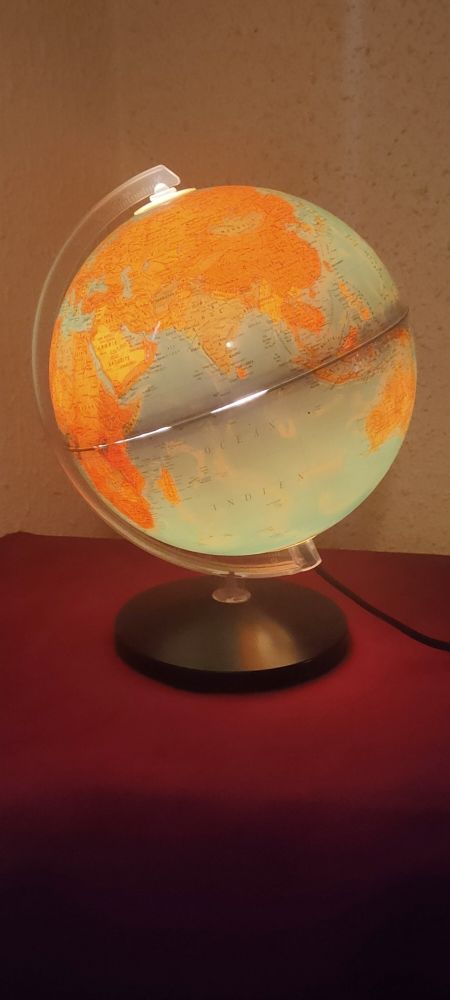 Globe terrestre lumineux hauteur 32 cm 15 Avermes (03)