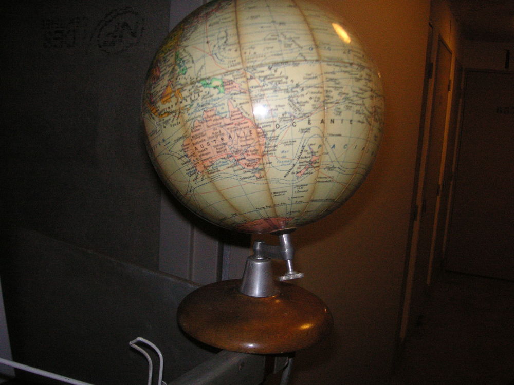 globe terrestre sur socle 30 Thiais (94)
