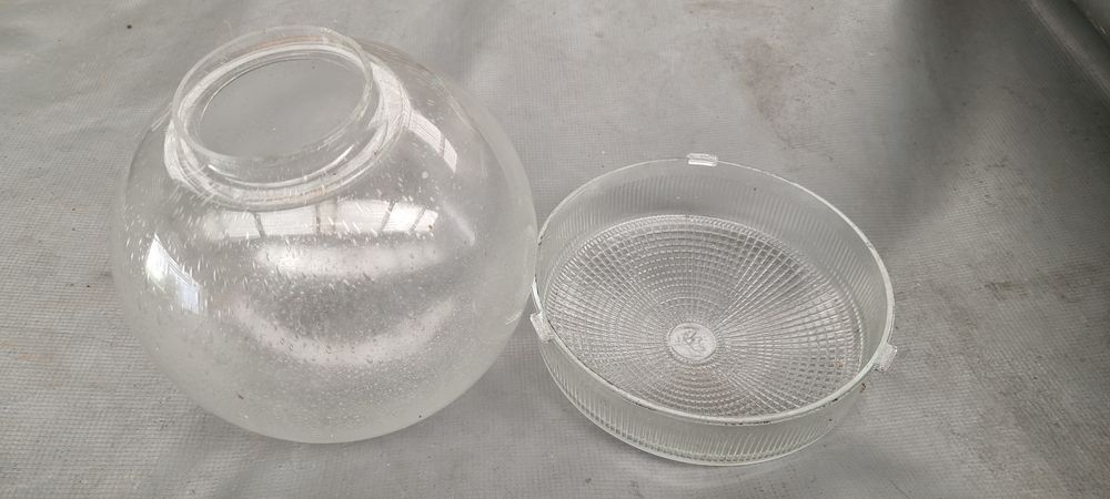 2 globes en verre int�rieur ou ext�rieur 
2 Maubeuge (59)