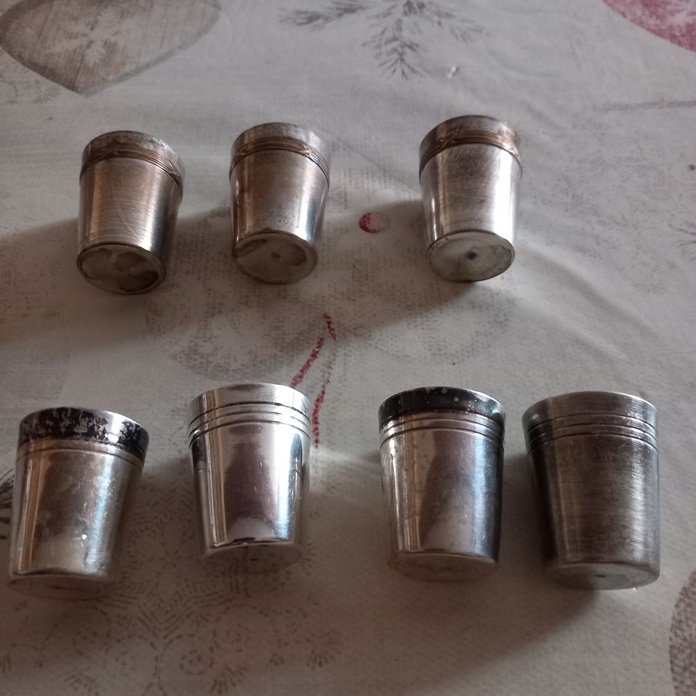 7 gobelets � liqueur argent 35 Laize-la-Ville (14)