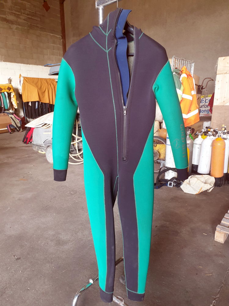 GOLD SUIT Int�grale de 7mm T3 Homme noir-vert 70 Tours (37)