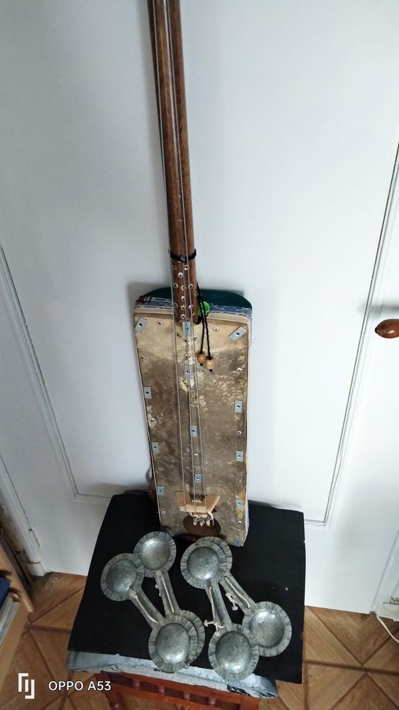 Gombri  + karkabo enstriment de musique marocaine 30 Osny (95)