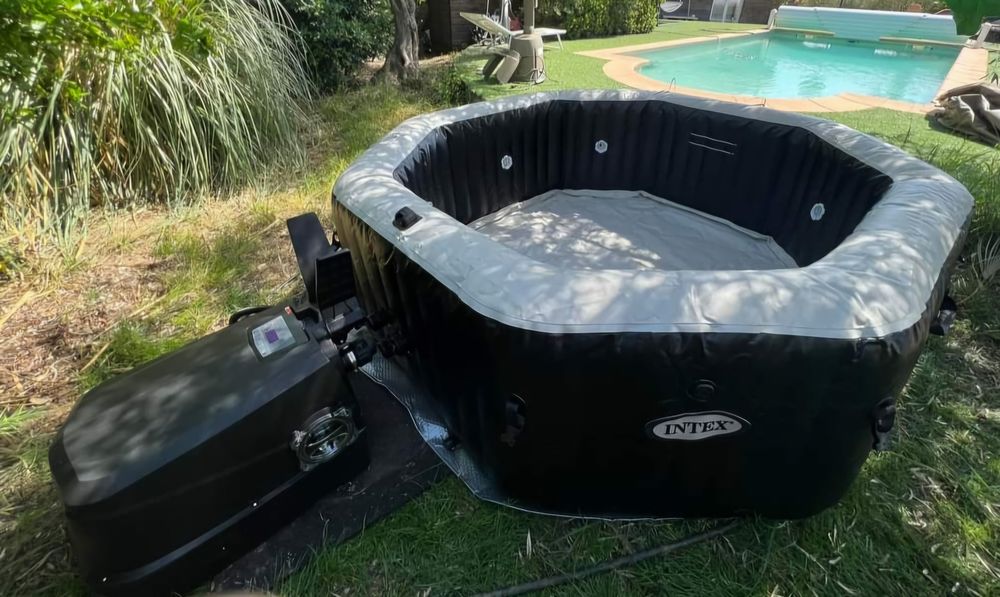 Spa gonflable octogonal Intex 6 places 800 Sainte-Marie (97)