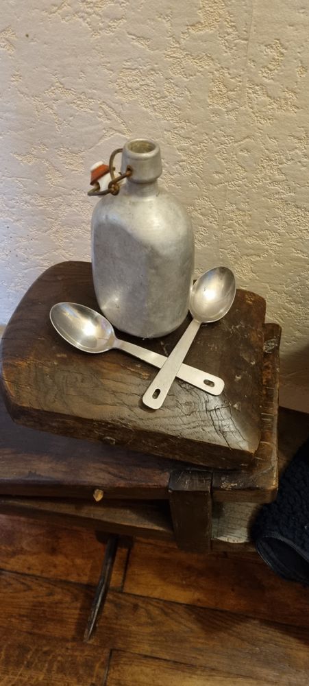 Gourde aluminium - Bouchon porcelaine et 2 cuill�re militair 20 Aix-les-Bains (73)