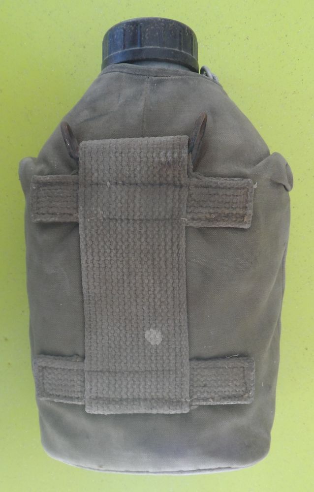 Gourde militaire des ann�es 60, en aluminium, arm�e Fran�ais 15 Castries (34)