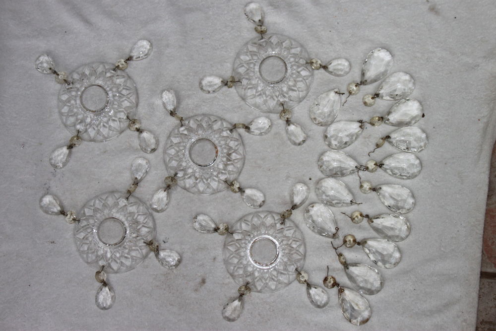 Goutte et coupelle en cristal cisel� pour lustre 3 Montigny-Lencoup (77)