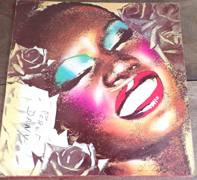 Grace Jones / Portfolio / 1977/ 9123023 vinyle 33 tours 5 Laval (53)