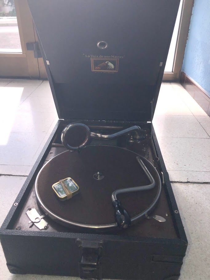 Gramophone � Manivelle 130 Meudon La Foret (92)