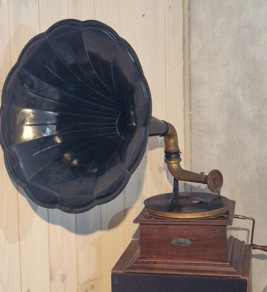 Gramophone phonographe path� 270 Liancourt (60)