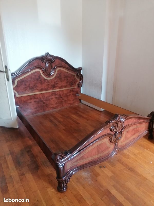 GRAND LIT 160X200
SANS SOMMIER QUASI NEUF
299 Villepinte (93)