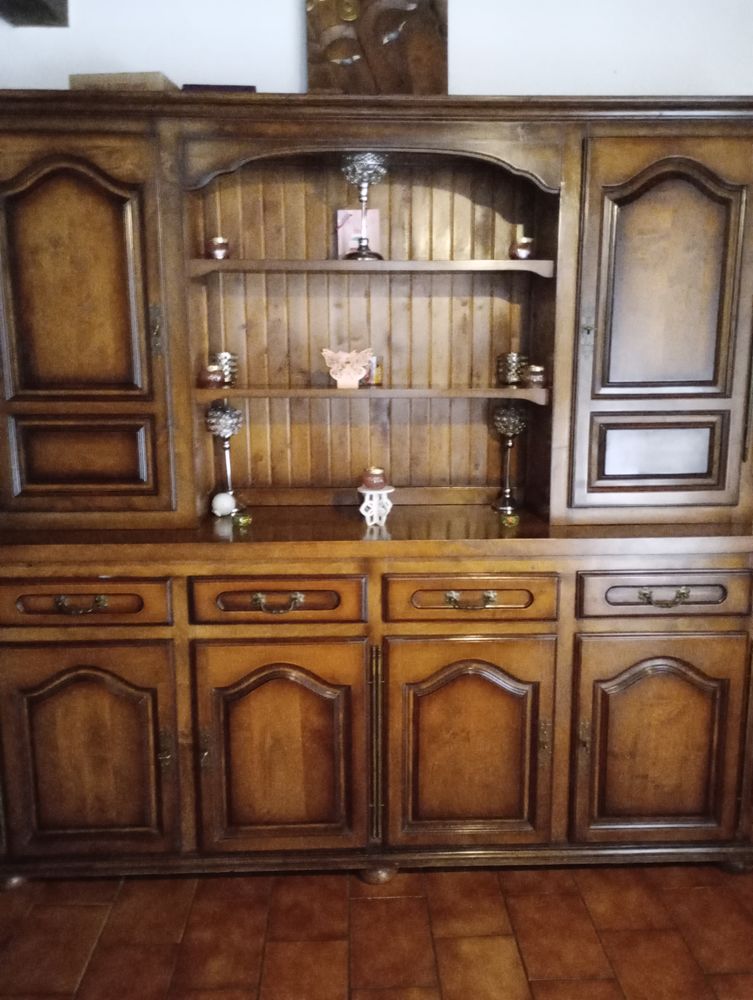 Je un grand bahut au prix de 250 0 Montpon-M�nest�rol (24)