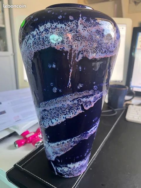 Grand beau vase signe protet 25 H�rouville-Saint-Clair (14)