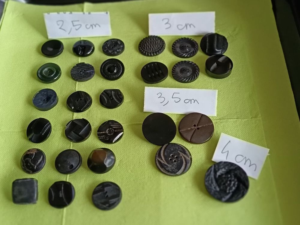 Grand Lot de Boutons Noirs  Tailles Vari�es :2,5 cm � 4 cm 25 Thonon-les-Bains (74)