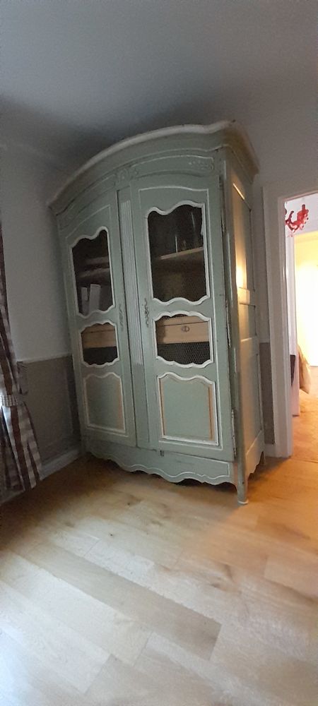 GRAND BUFFET PEINT STYLE LOUIS XIV  
A PRENDRE SUR PLACE 0 Clermont (60)