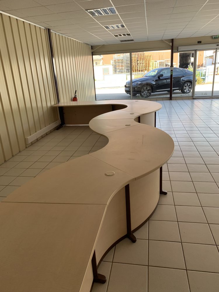 GRAND BUREAU D'ACCEUIL OU BUREAU � PARTAGER 700 Jeurre (39)