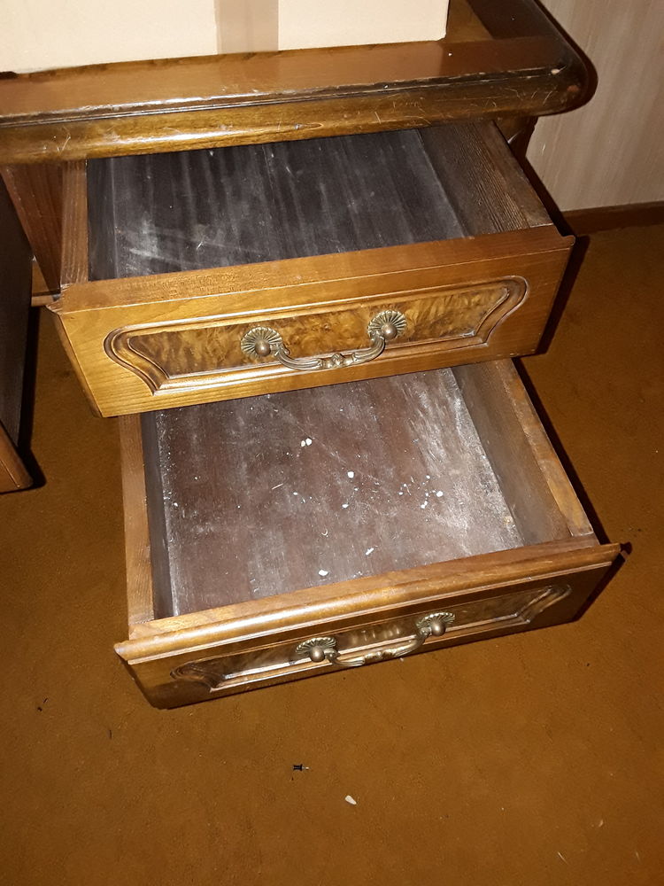 GRAND BUREAU ANCIEN 600 Passy (74)