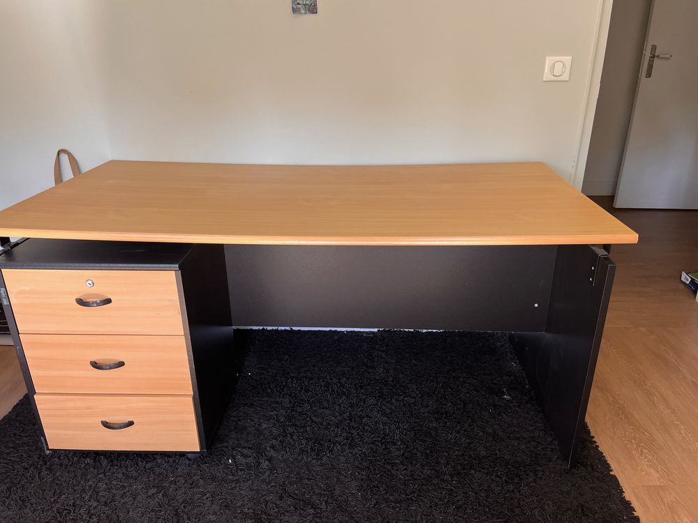 Grand bureau avec coffre tiroirs sur roulettes 30 Clairefontaine-en-Yvelines (78)