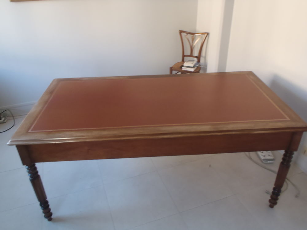 grand bureau bois dessus cuir, 19�me 450 Pithiviers (45)