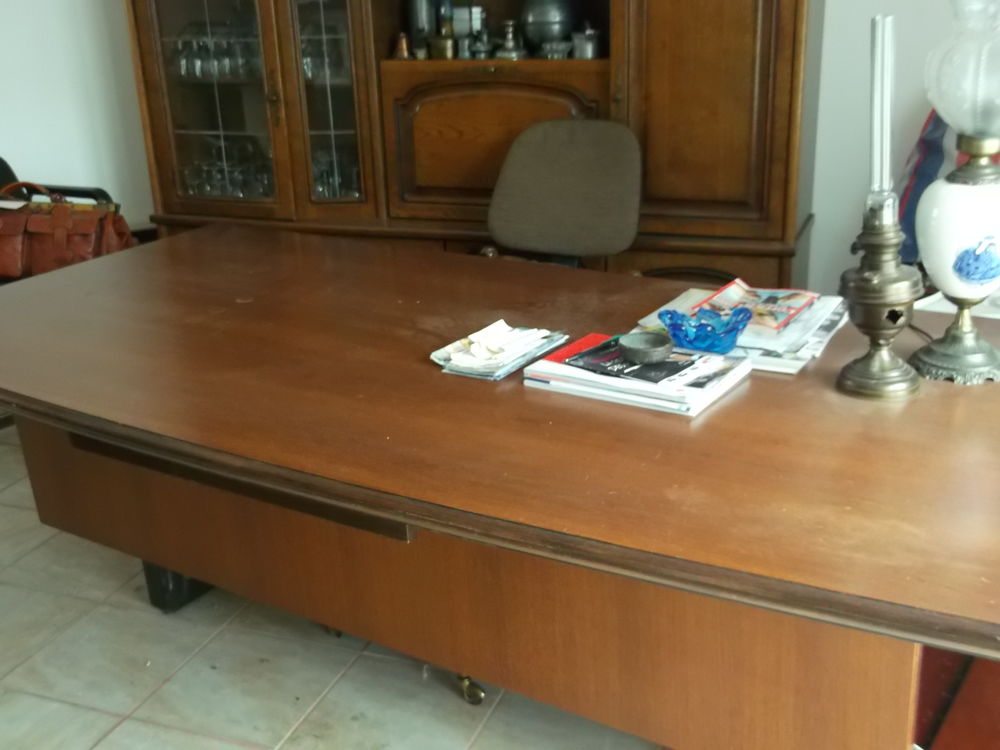Grand Bureau massif. 120 L�panges-sur-Vologne (88)