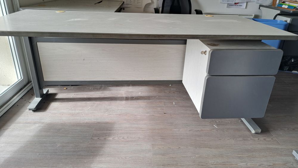 Grand bureau 180*80 50 Vaugneray (69)