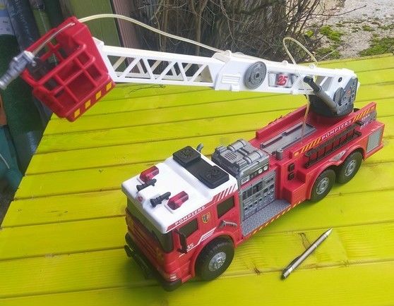 Grand camion de pompier 58cm
10 Mirecourt (88)