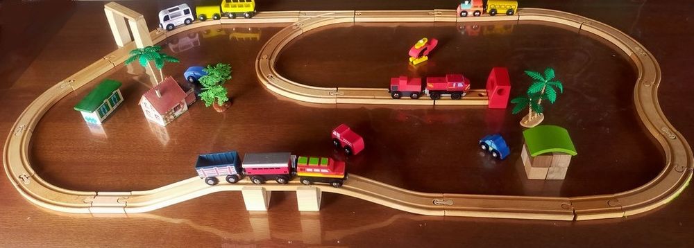 grand circuit en BOIS 62 pi�ces
12 Mirecourt (88)