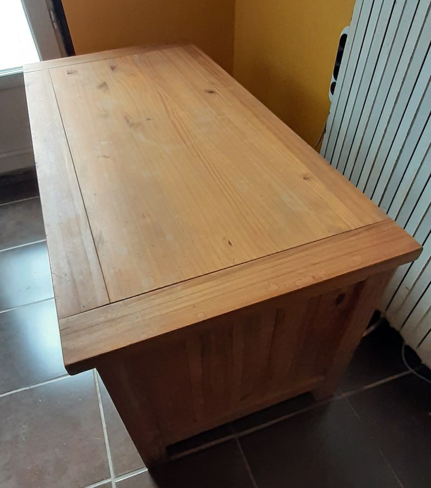 Grand coffre en bois 85 Saint-Urbain (29)